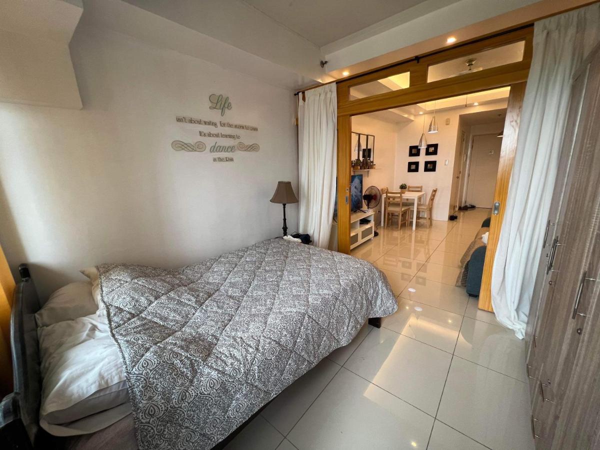 Ron's Condo Overlooking the Lake Tagaytay City Buitenkant foto