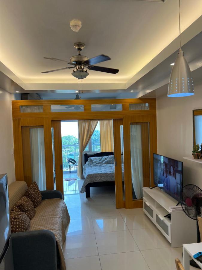 Ron's Condo Overlooking the Lake Tagaytay City Buitenkant foto