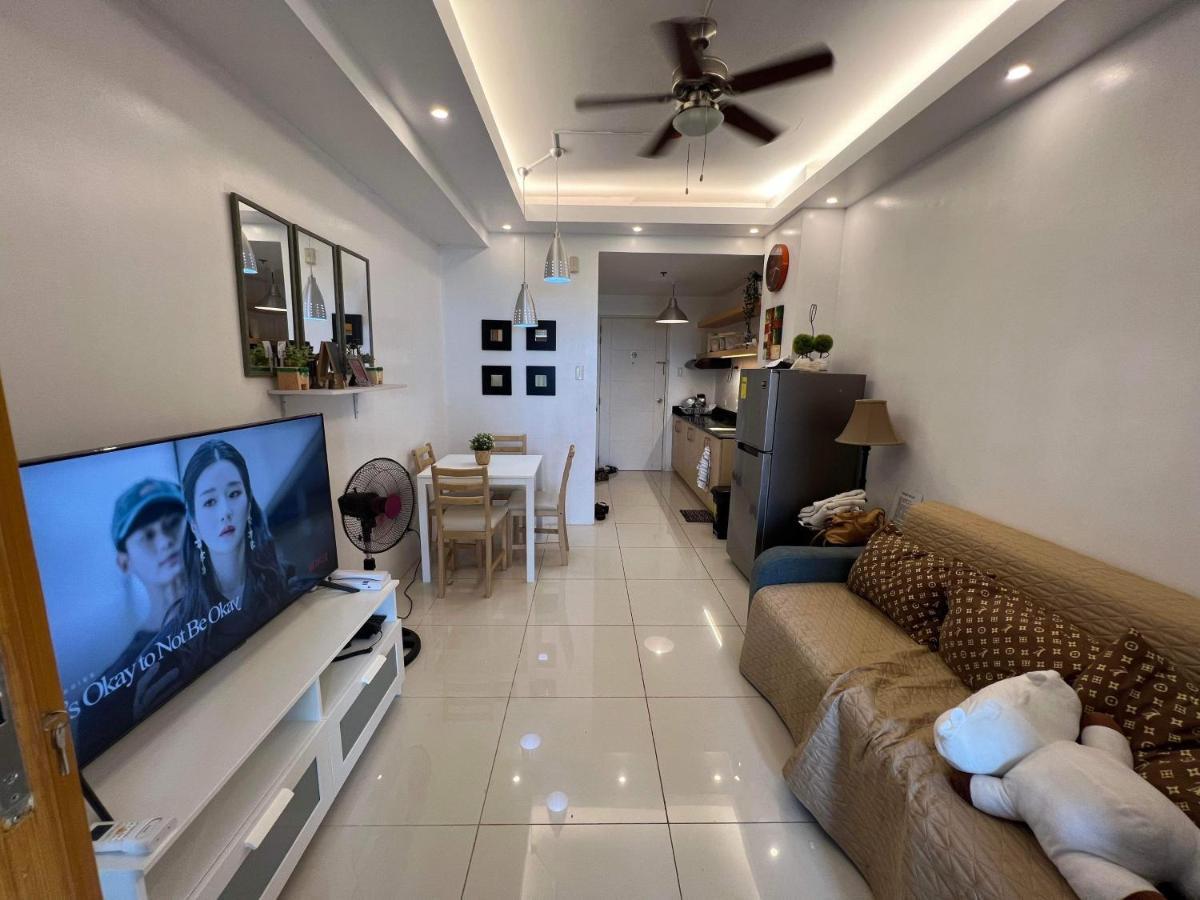 Ron's Condo Overlooking the Lake Tagaytay City Buitenkant foto